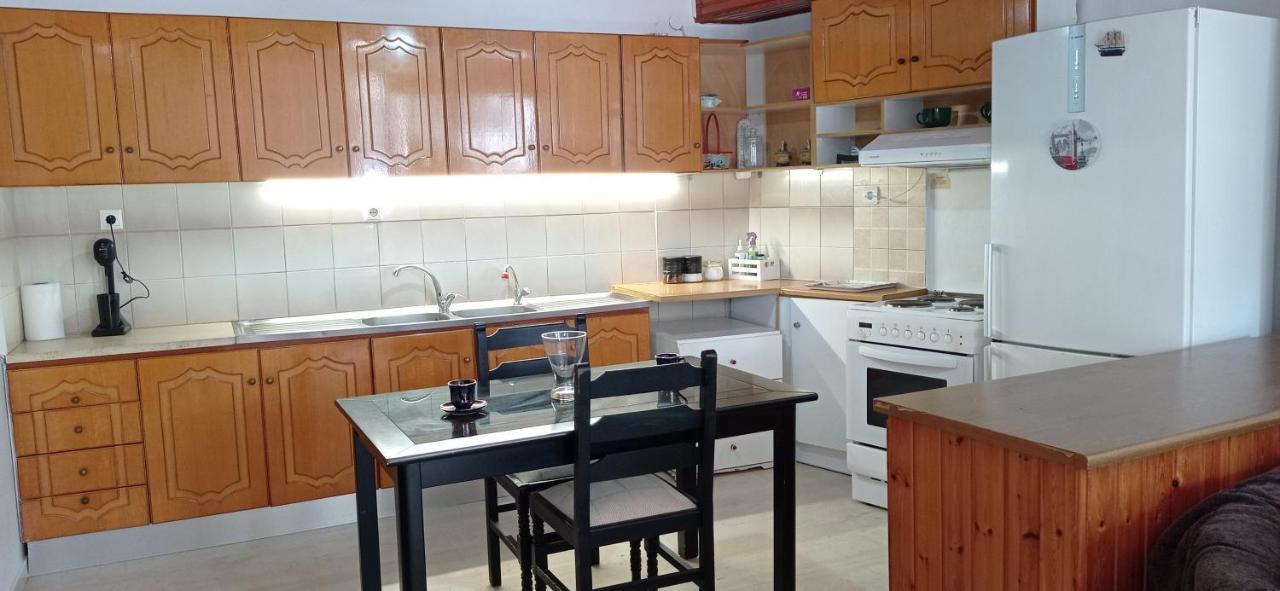 Ευρύχωρο Και Άνετο Διαμέρισμα Στην Ιτέα Joanna'S Apartment Kirra Ngoại thất bức ảnh